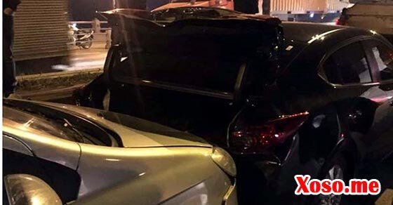 Các xe dồn toa sau va chạm