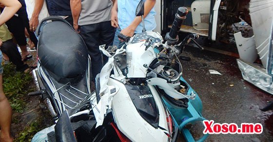 Xe máy của 2 sinh viên hư hỏng nặng