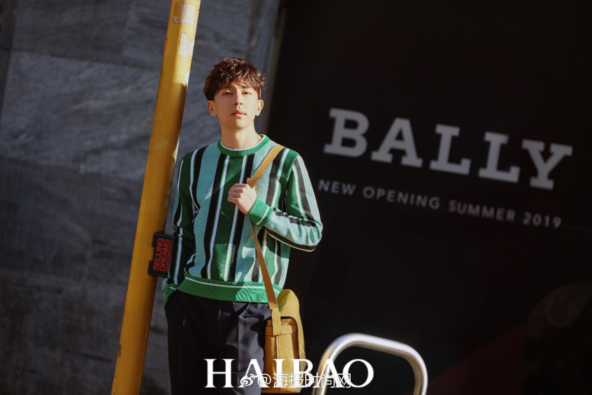 Mơ thấy mặc áo đẹp màu tươi sáng mang ý nghĩa may mắn Mơ thấy mặc áo đẹp màu tươi sáng mang ý nghĩa may mắn